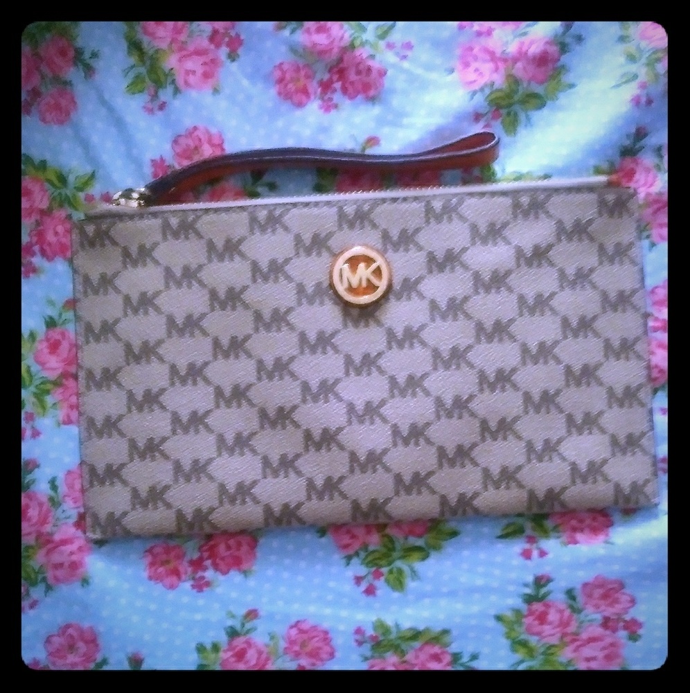 Michael Kors wristlet